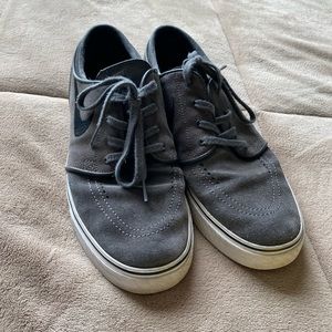 Nike skateboarding shoes Men’s 11